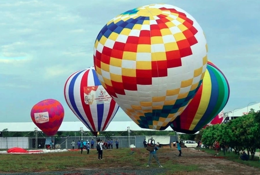 Lam Dong to host largest hot air balloon & arts festival this month